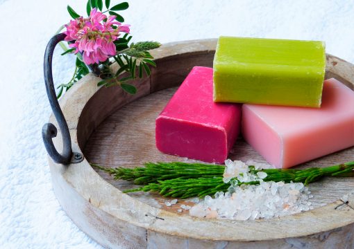 PRODUCTOS COSMÉTICOS Y DE TOCADOR<br></noscript><br>Jabones, cremas, shampu, acondicionadores, aceites.